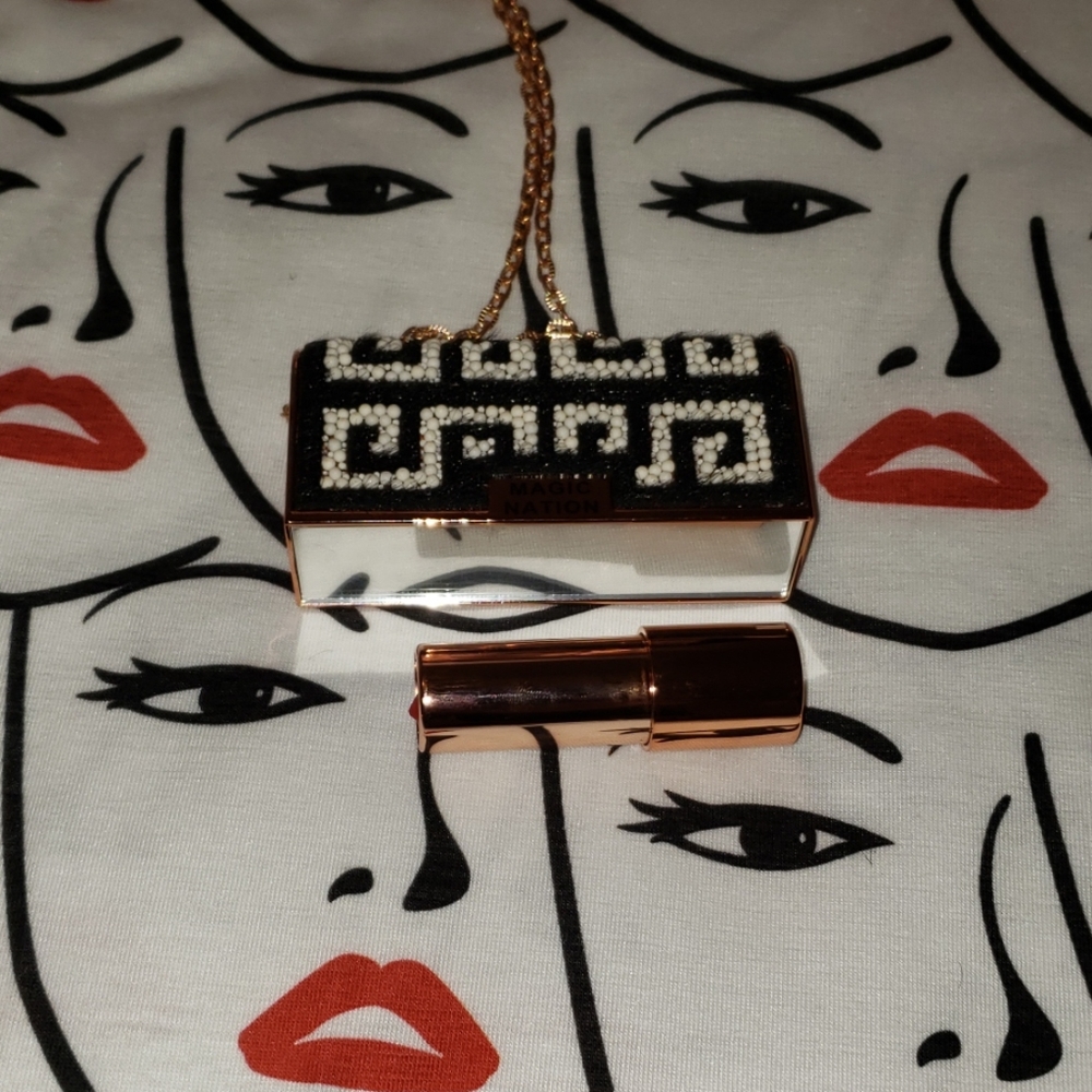 ❗LAST ONE❗Tee & Red Lipstick💄💋 - Picture 7 of 8